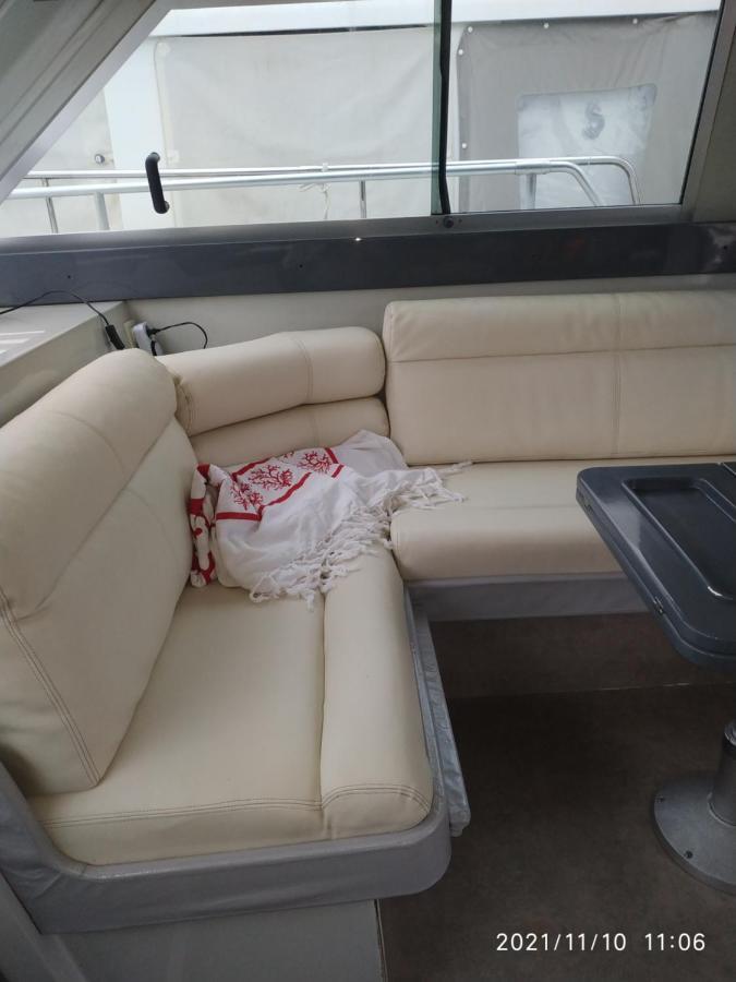 Ferretti 36 ' Bateau A Quai Vieux-Port Cannes Festival La Croisette Exterior photo