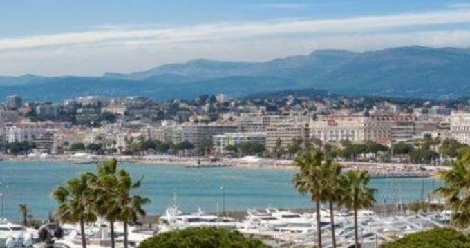 Ferretti 36 ' Bateau A Quai Vieux-Port Cannes Festival La Croisette Exterior photo
