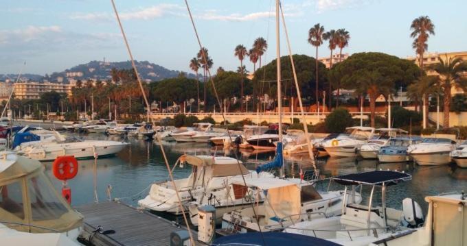 Ferretti 36 ' Bateau A Quai Vieux-Port Cannes Festival La Croisette Exterior photo